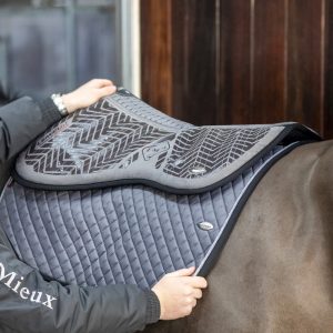 LeMieux-Sports-Grip-Memory-Foam-Half-Pad-lifestyle