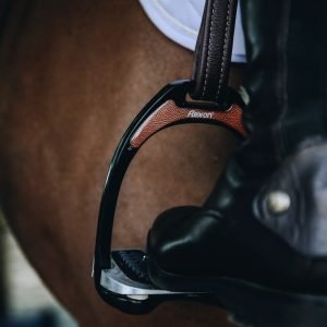 Flex-On-Aluminium-Stirrups-Shock-Absorbing-Stirrups-Lifestyle-2