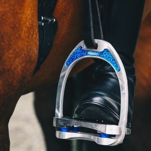 Flex-On-Aluminium-Stirrups-Shock-Absorbing-Stirrups-Lifestyle-3