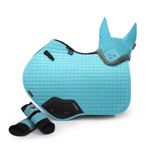LeMieux-Suede-Saddle-Pad-Azure-Lifestyle-Image-3
