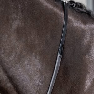 LeMieux-Kris-Rubber-Reins-Black-Lifestyle-1