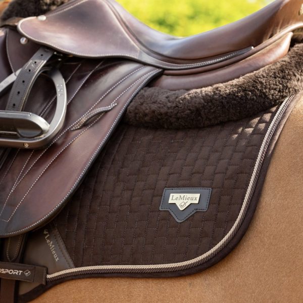 LeMieux-Puissance-Close-Contact-Pad-Brown-Lifestyle-Image-2